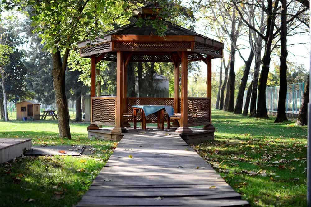Deck and Pergola Construction image