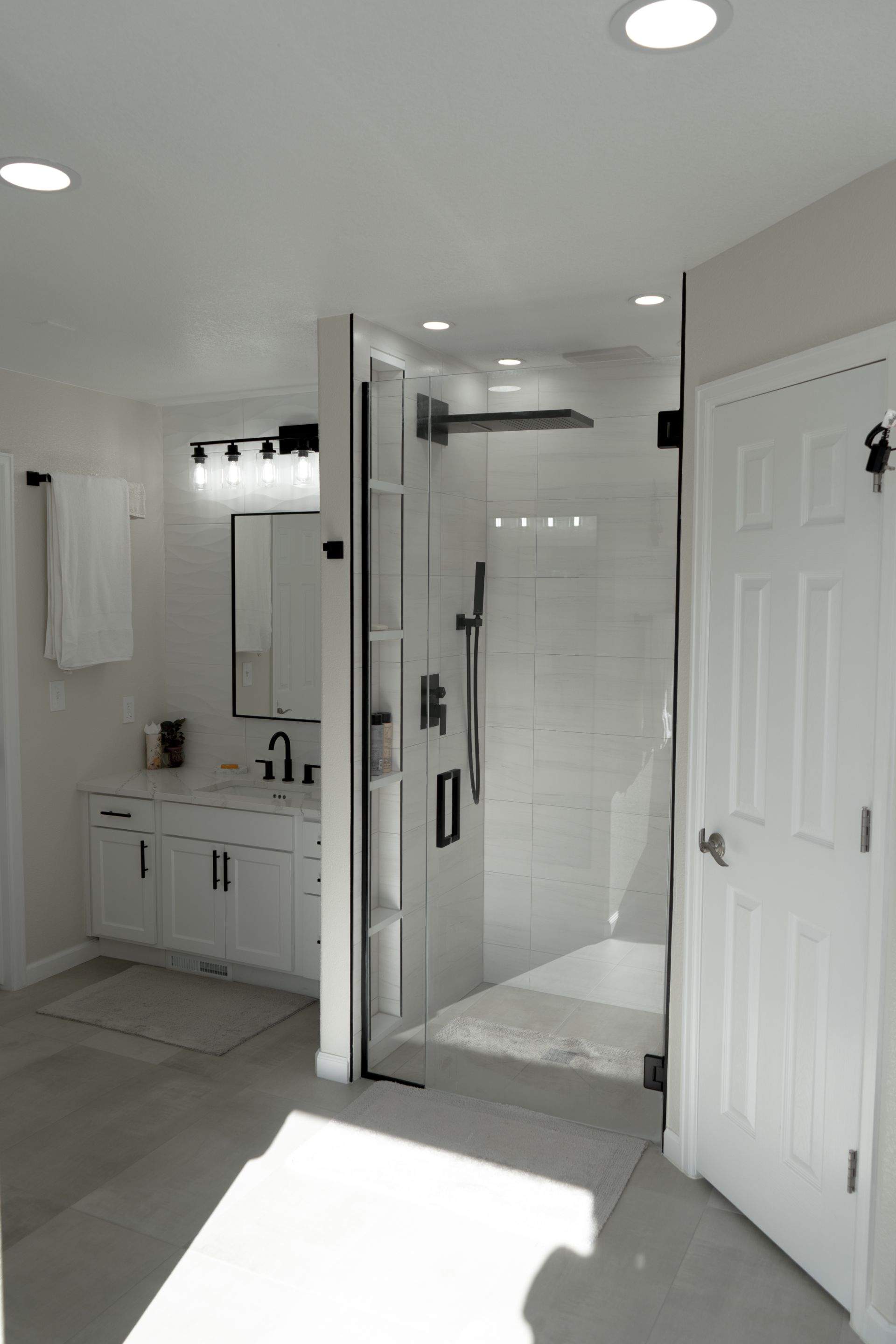Gallery photos for Stunning Bathroom Transformation: Image #11