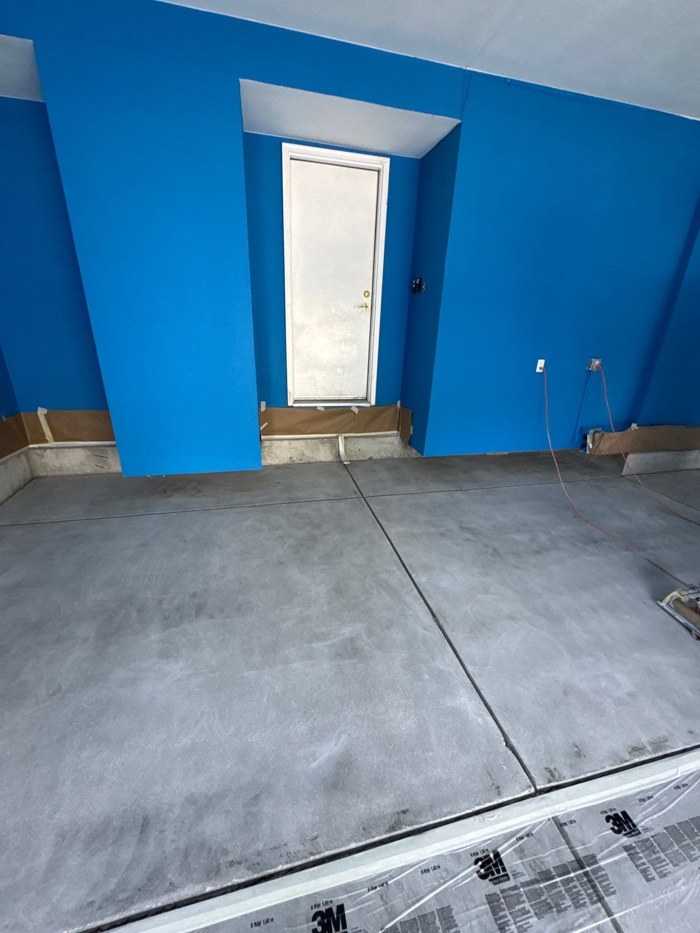 Gallery photos for Stunning Garage Transformation with Epoxy Flooring: Image #3