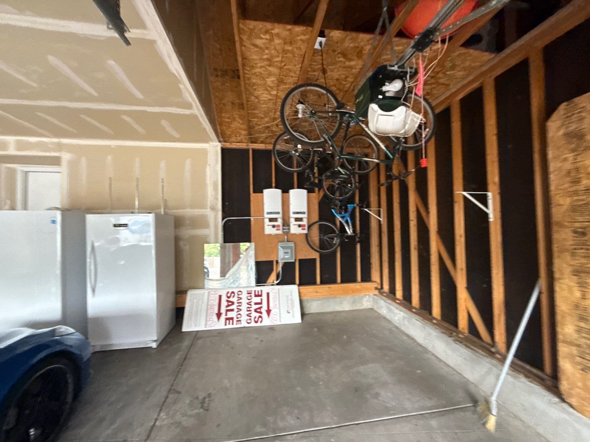 Gallery photos for Stunning Garage Transformation with Epoxy Flooring: Image #5