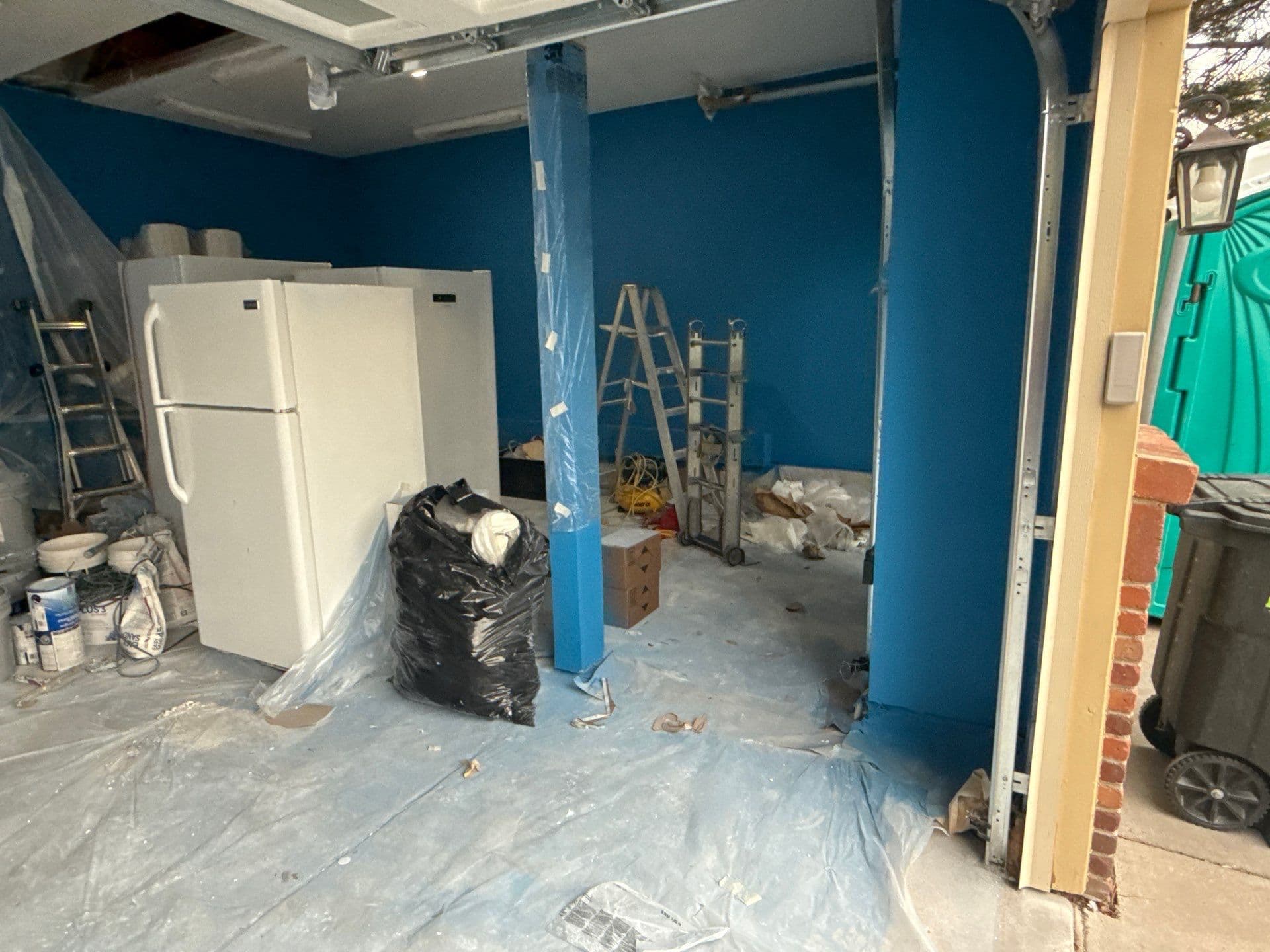 Gallery photos for Stunning Garage Transformation with Epoxy Flooring: Image #7