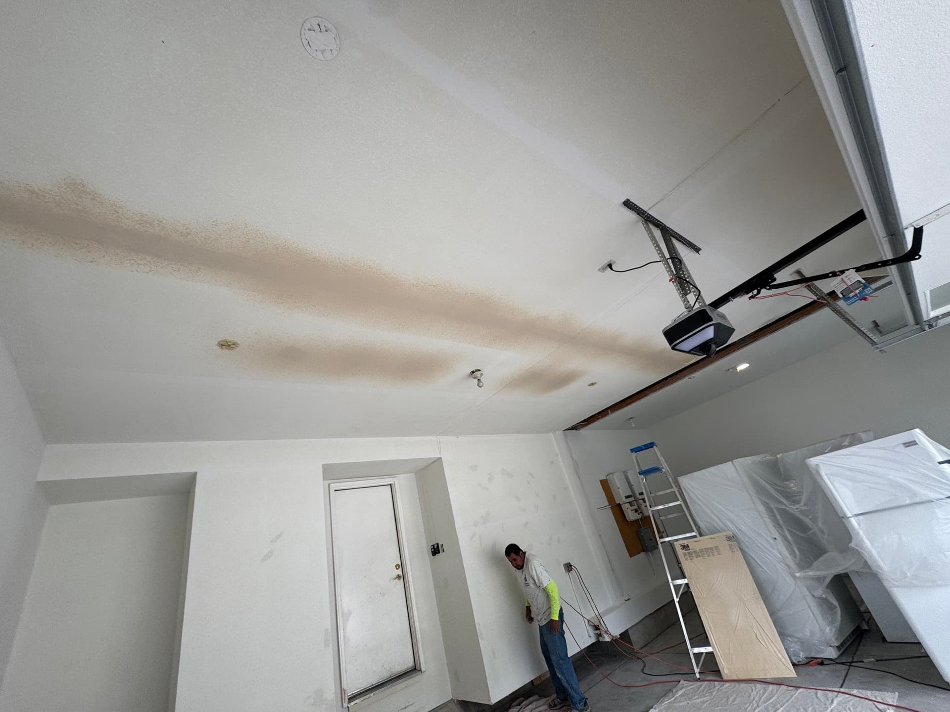 Gallery photos for Stunning Garage Transformation with Epoxy Flooring: Image #11