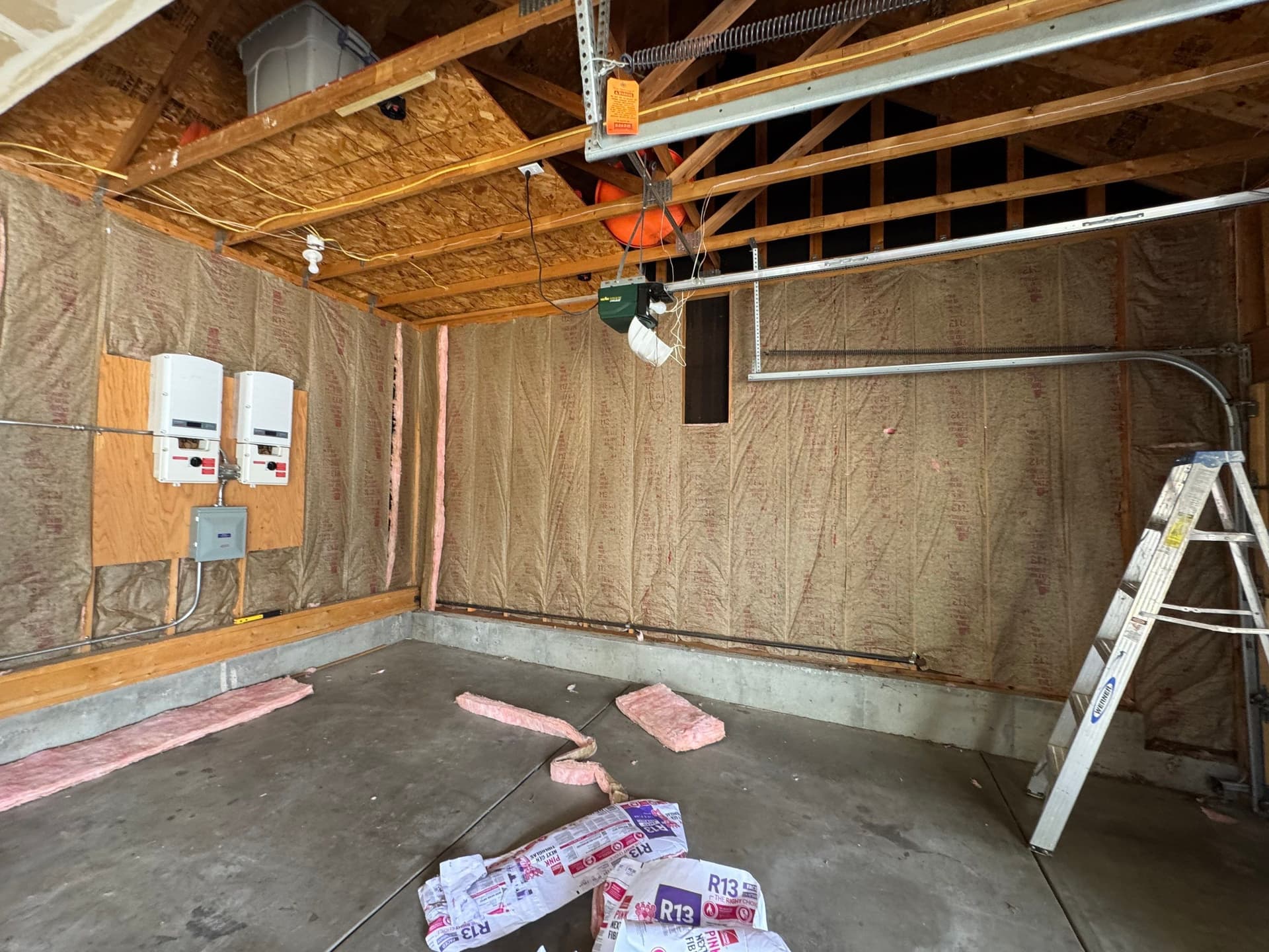 Gallery photos for Stunning Garage Transformation with Epoxy Flooring: Image #13