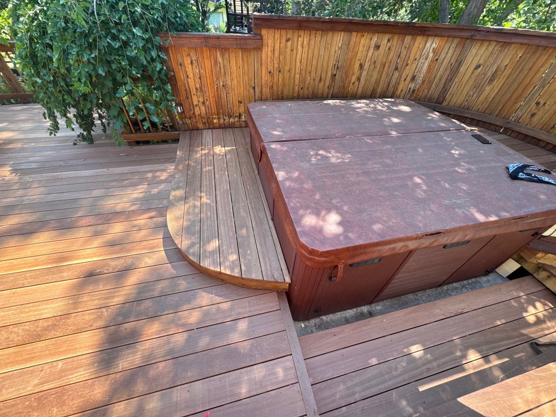 Gallery photos for Elegant Deck and Fence Transformation: Image #9