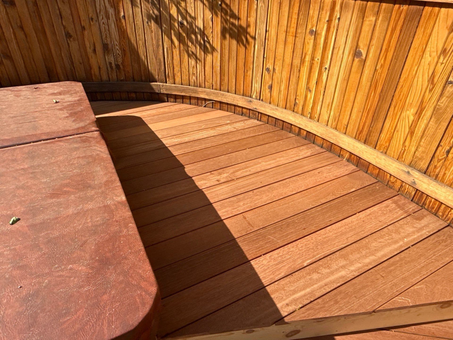 Gallery photos for Elegant Deck and Fence Transformation: Image #10