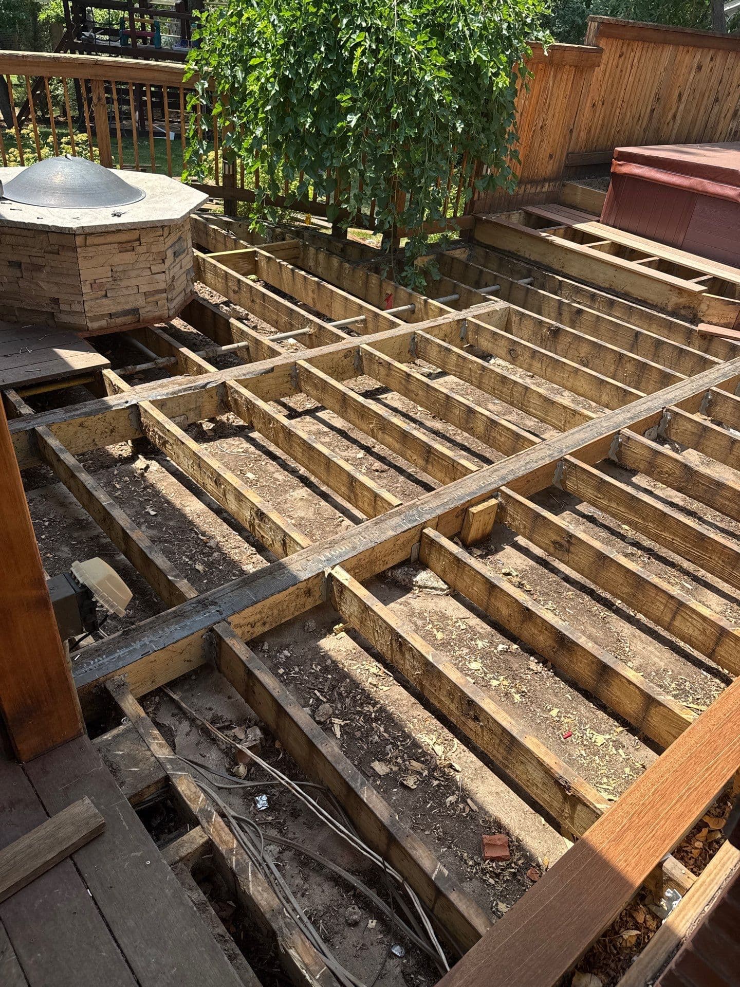 Gallery photos for Elegant Deck and Fence Transformation: Image #14