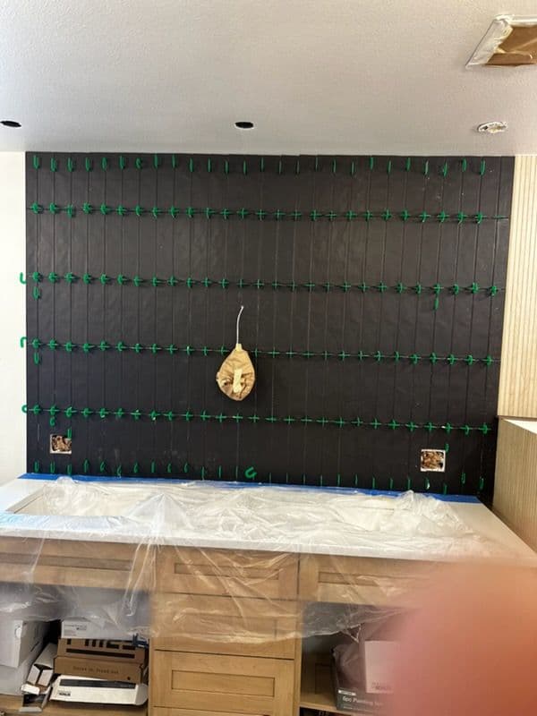 Gallery photos for Stylish Dark Tile Backsplash Installation: Image #2